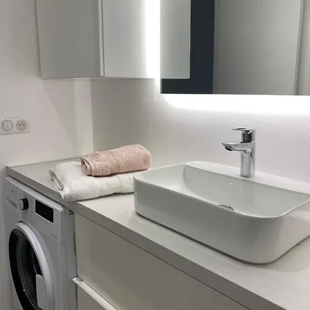Apartment Hello 2 Pieces “renove Et Climatise “ Vieil *
